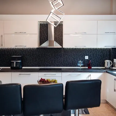 Willa Luxury Prada *