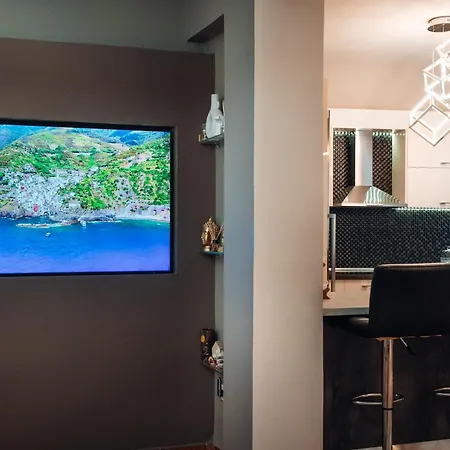 Luxury Prada Παλαιοκαστρίτσα